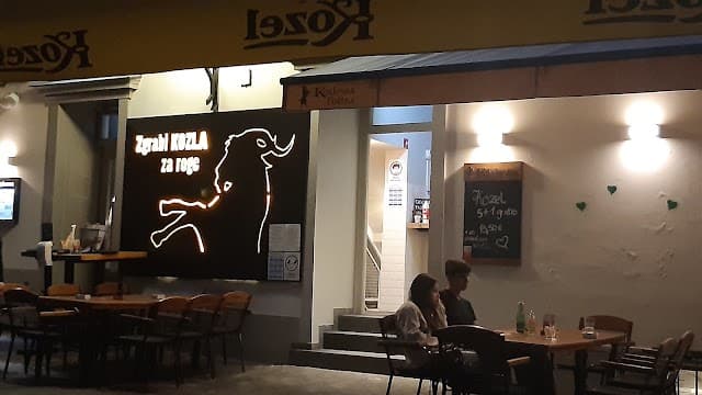 Kozlovna Poštna, Maribor