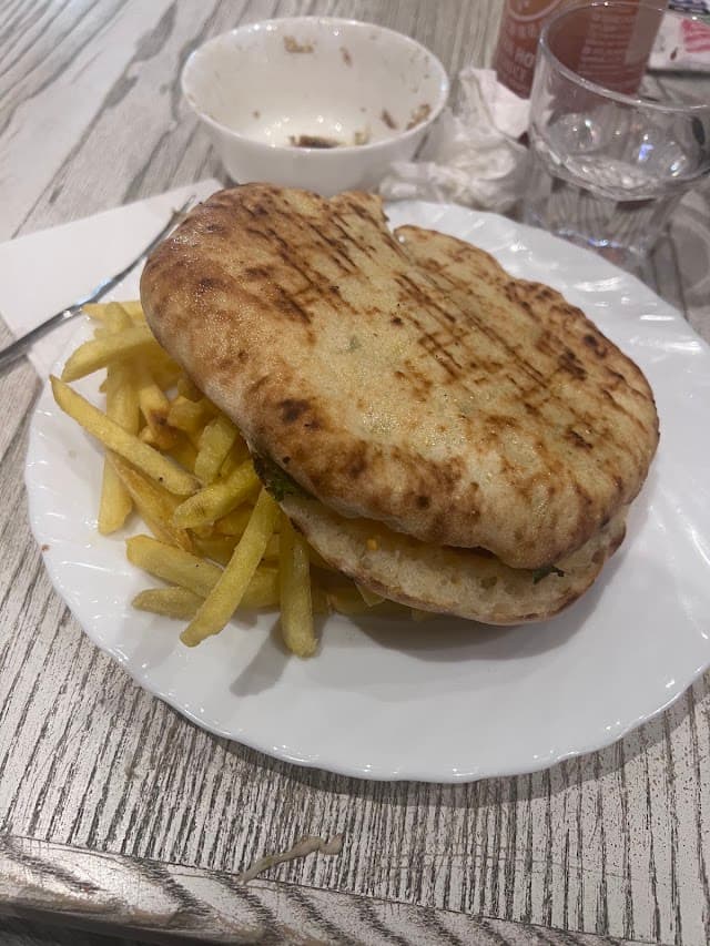 Urnebes Grill, Maribor